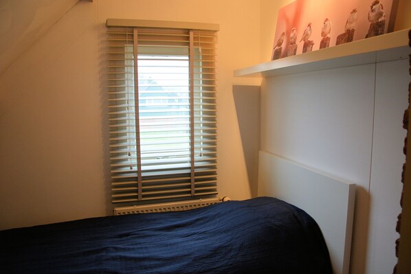 House | 3 bedrooms, individually furnished, iron/ironing board, bed sheets - Cozy Holiday Home in Noordwijkerhout near Lake (Noordwijkerhout)