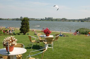 House | View from property - Cozy Holiday Home in Noordwijkerhout near Lake (Noordwijkerhout)