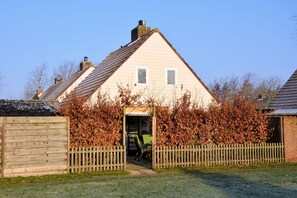 House | Exterior - Cozy Holiday Home in Noordwijkerhout near Lake (Noordwijkerhout)