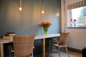 House | Game room - Cozy Holiday Home in Noordwijkerhout near Lake (Noordwijkerhout)