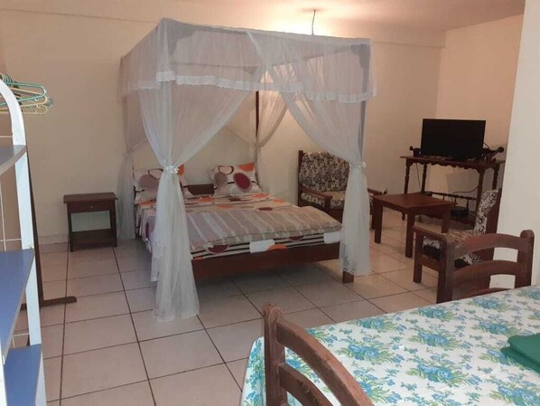 In-room safe, iron/ironing board, free WiFi, bed sheets