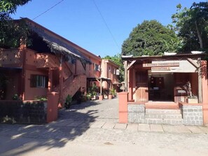Exterior - equipped and ventilated studio in the heart of the city and nature (AMBODIFOTOTRA)
