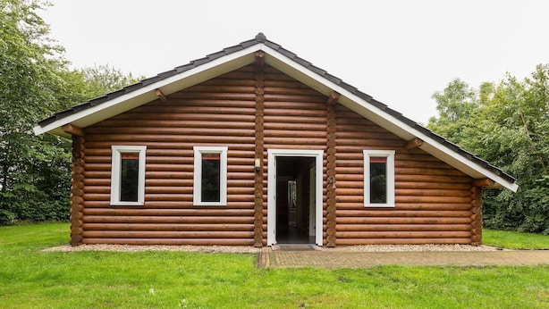 Exterior - Holiday Bungalow With Sauna, Located on a Pond in Hoge Hexel (Hoge Hexel)