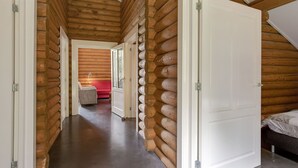 3 bedrooms, cribs/infant beds, individually furnished, bed sheets - Holiday Bungalow With Sauna, Located on a Pond in Hoge Hexel (Hoge Hexel)