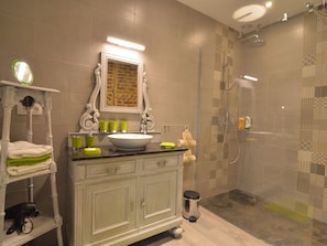 Cottage | Bathroom