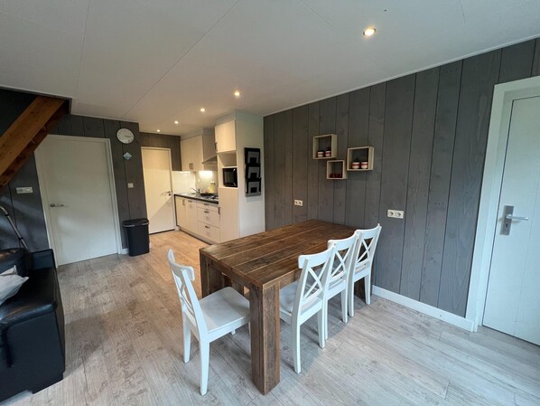 House | Dining - Family Bungalow by the Fen (Stramproy)