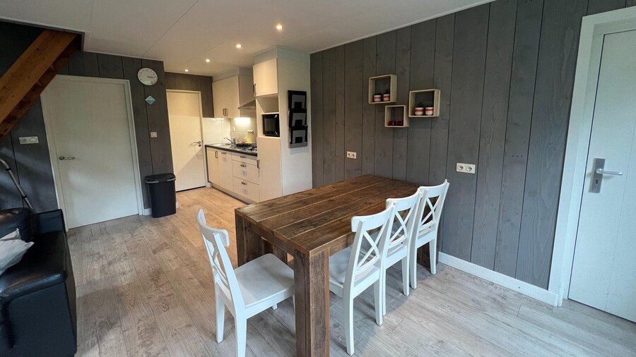 Family Bungalow by the Fen