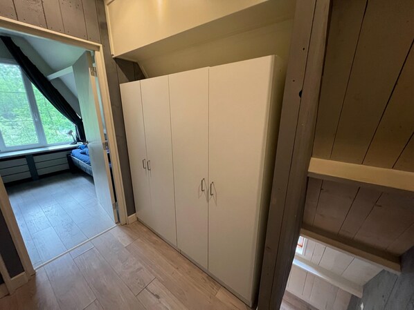 House | 3 bedrooms, individually furnished, bed sheets - Family Bungalow by the Fen (Stramproy)