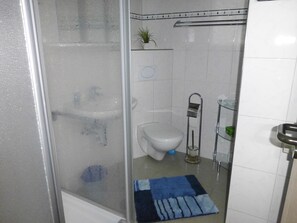 House | Bathroom | Shower - Beautiful Holiday Home in Mielinghausen Near Ski Area (Meschede)