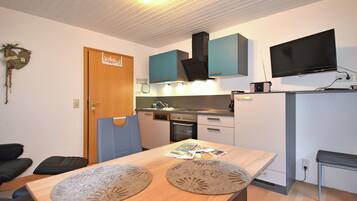 Apartemen | Dapur pribadi | Kompor dan kursi makan untuk bayi