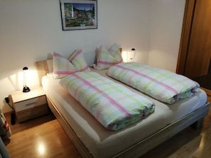 Appartement | 1 chambre, ameublement personnalisé, fer et planche à repasser