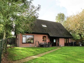 Exterior - Holiday Home in the Midst of Expansive Meadows in Overijssel (Kamperveen)
