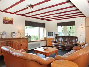 DVD player - Holiday Home in the Midst of Expansive Meadows in Overijssel (Kamperveen)