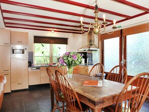 Dining - Holiday Home in the Midst of Expansive Meadows in Overijssel (Kamperveen)