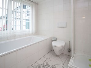 Bathtub, towels - Spacious Holiday Home in Altenilpe With Open Fireplace (Schmallenberg)