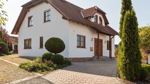 Exterior - Modern Holiday Home in Willersdorf With Spa (Frankenberg)