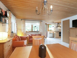Apartment | Living room - Beautiful Apartment in Lauterbach ot Fohrenbhl With Garden (Lauterbach)