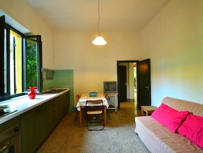 Fridge, oven - Comfortable Holiday Home in Castiglioncello With Garden (Rosignano Marittimo)