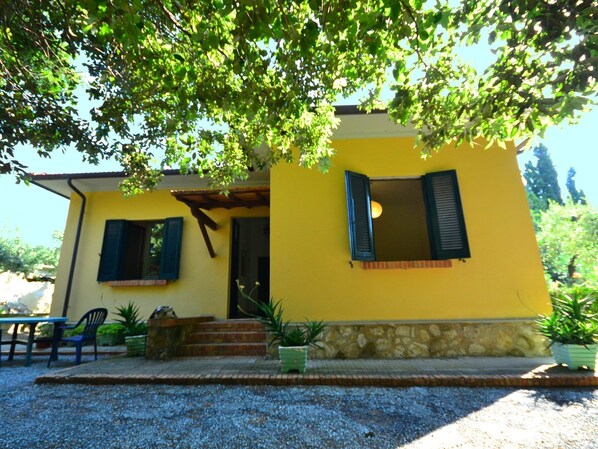 Exterior - Comfortable Holiday Home in Castiglioncello With Garden (Rosignano Marittimo)