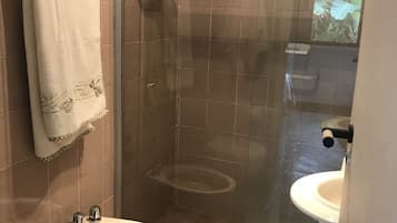 Dutxa, bidet, tovalloles i sabó