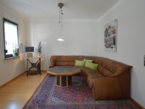 Apartment | Living area - Apartment in Trittenheim With Terrace and Garden (Trittenheim)