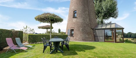 House | Outdoor dining