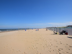 Exterior - Cosy Holiday Home in Katwijk aan Zee by the Beach (Katwijk Aan Zee)