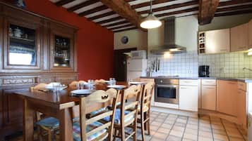 Kursi makan untuk bayi