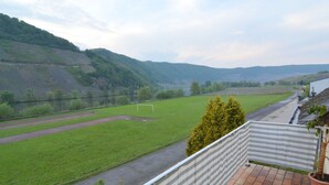 A view of a sports field with a goalpost, surrounded by green hills and a clear sky. - Cozy Apartment in Neumagen-Dhron near Lake Mosel with Garden (Neumagen-Dhron)