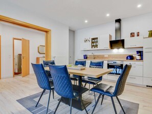 Apartment | Dining - Spacious Apartment With Private Terrace (Brilon)