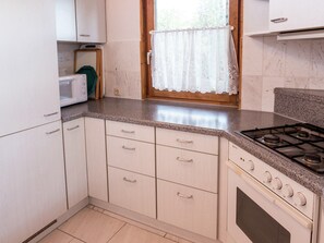 House | Private kitchen | Highchair - Cozy Holiday Home in Loßburg near Ski Area (Lossburg)