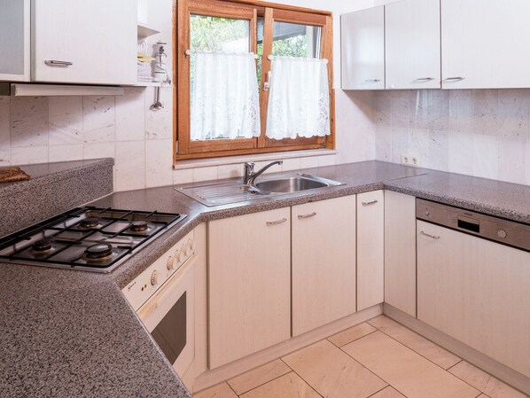 House | Private kitchen | Highchair