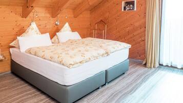 House | 5 bedrooms, individually furnished, iron/ironing board, bed sheets