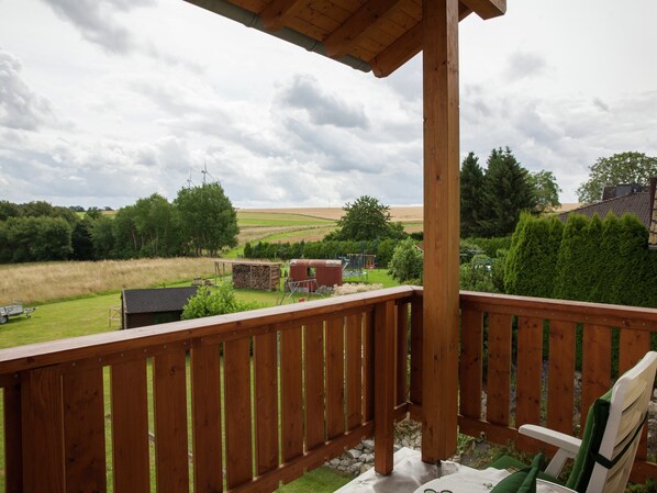 Apartment | Balcony - Apartment in Mtsrz With Garden (Buch)