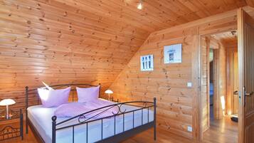 House | 3 bedrooms, individually furnished, iron/ironing board, bed sheets