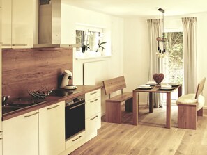 Dining - Elegant Chalet in Wilhelmsthal near Forest (Wilhelmsthal)