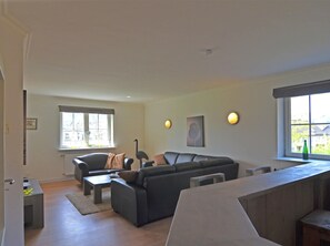 Casa | Zona de estar | Una televisión