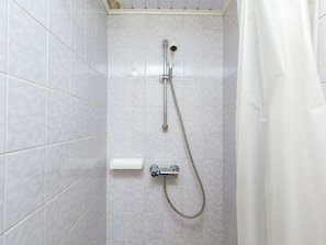 House | Bathroom - Holiday Home in Bastogne With Garden (Bastogne)