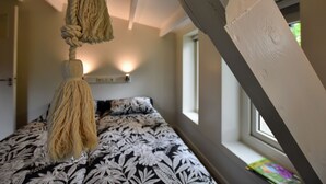 Individually furnished, bed sheets - Modern Apartment in Aerdt With River Near (Aerdt)