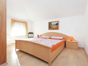 House | 2 bedrooms, individually furnished, bed sheets - Meadow View Cottage in Winterstein Thuringia near Ski Area (Waltershausen)