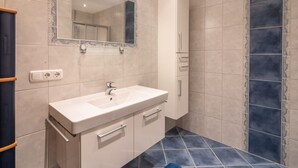House | Bathroom - Beautiful Mansion in Söll With Garden (Soell)