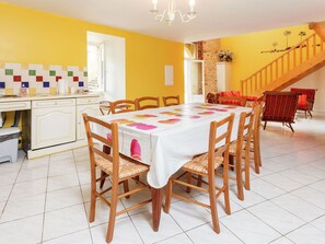 Dining - Spacious Holiday Home With Private Swimming Pool in Loubejac (Loubejac)