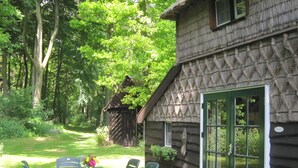 Balcony - Charming Holiday Home in Hellendoorn Amidst the Forest (Hellendoorn)