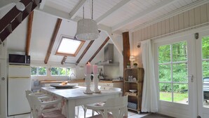 Dining - Charming Holiday Home in Hellendoorn Amidst the Forest (Hellendoorn)