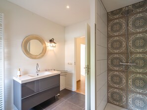 Apartment | Bathroom