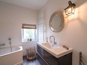 Apartment | Bathroom | Bathtub, towels - Beautifully Decorated and Spacious Apartment in the Heart of South Limburg (Schin op Geul)