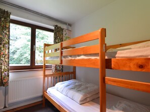 3 habitaciones, muebles diferentes y ropa de cama