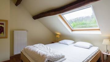 Cottage | 4 phòng ngủ, trang bị nội thất với thiết kế riêng biệt, bộ trải giường