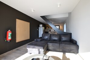 House | Living room - Charming Holiday Home in Sainte-ode With Terrace (Sainte-Ode)