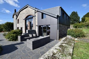 House | Exterior - Charming Holiday Home in Sainte-ode With Terrace (Sainte-Ode)